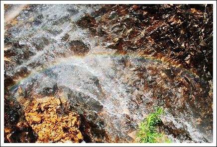 “大”瀑布上的彩虹